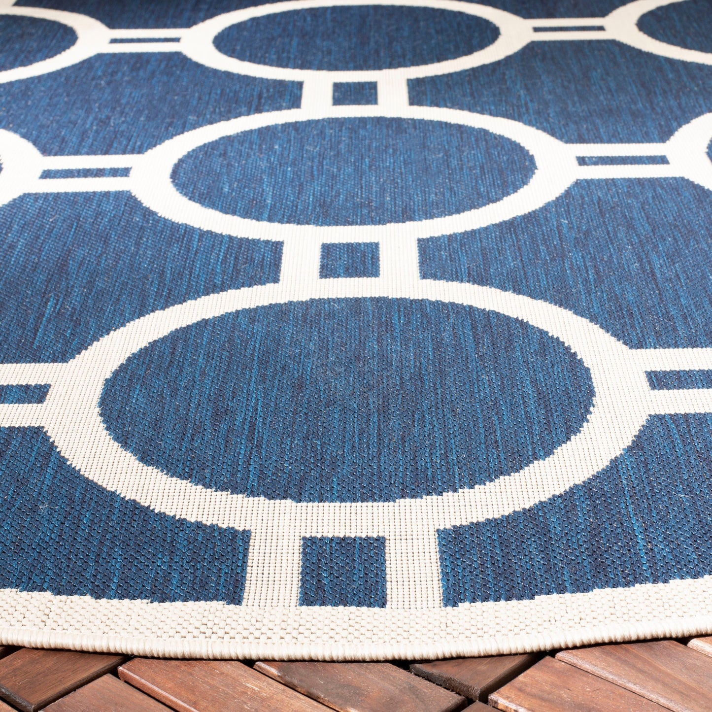 Tapis de jardin imperméable d'intérieur/extérieur SAFAVIEH Courtyard Nira