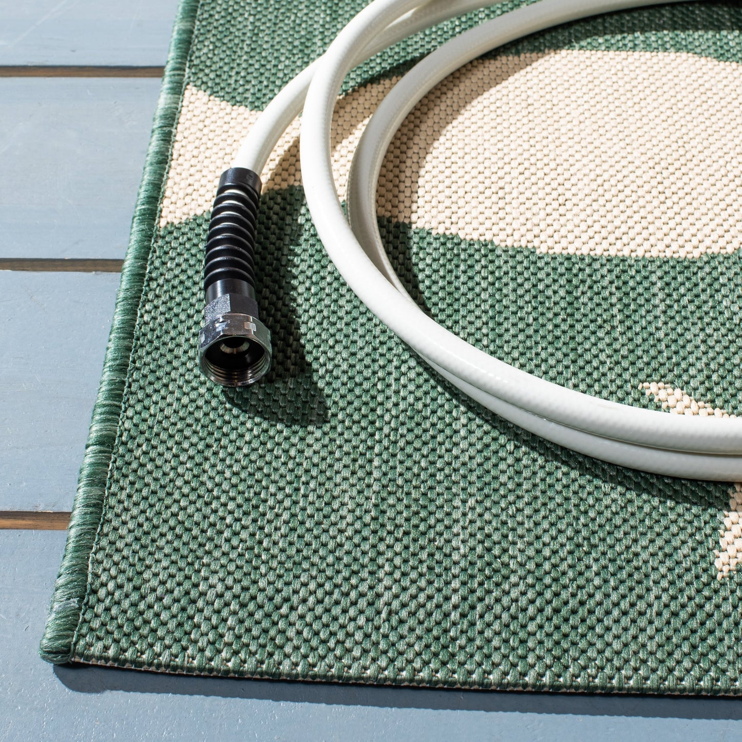 Tapis de jardin imperméable pour intérieur/extérieur SAFAVIEH Courtyard Ragne