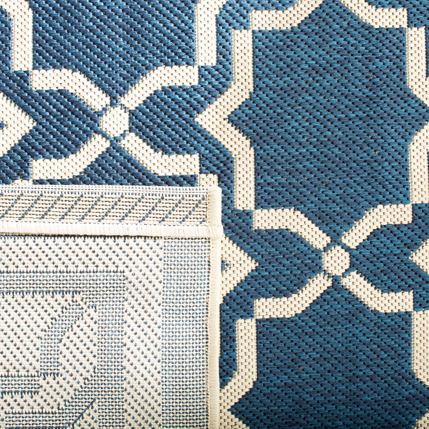 Tapis de jardin imperméable d'intérieur/extérieur SAFAVIEH Courtyard Thomasina