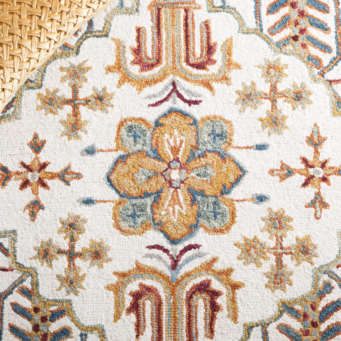 Tapis en laine floral SAFAVIEH Heritage Snjolaug fait main