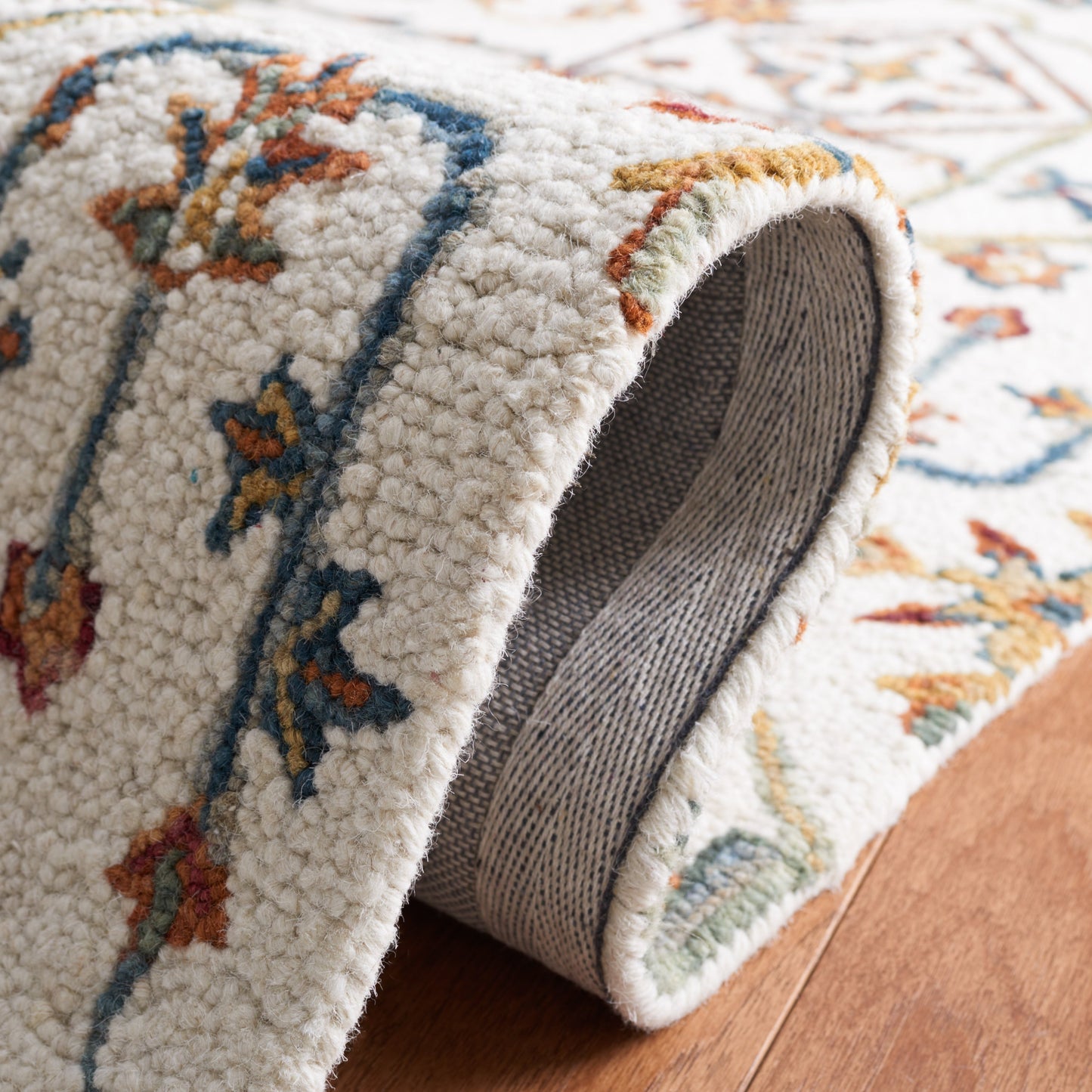 Tapis en laine floral SAFAVIEH Heritage Snjolaug fait main