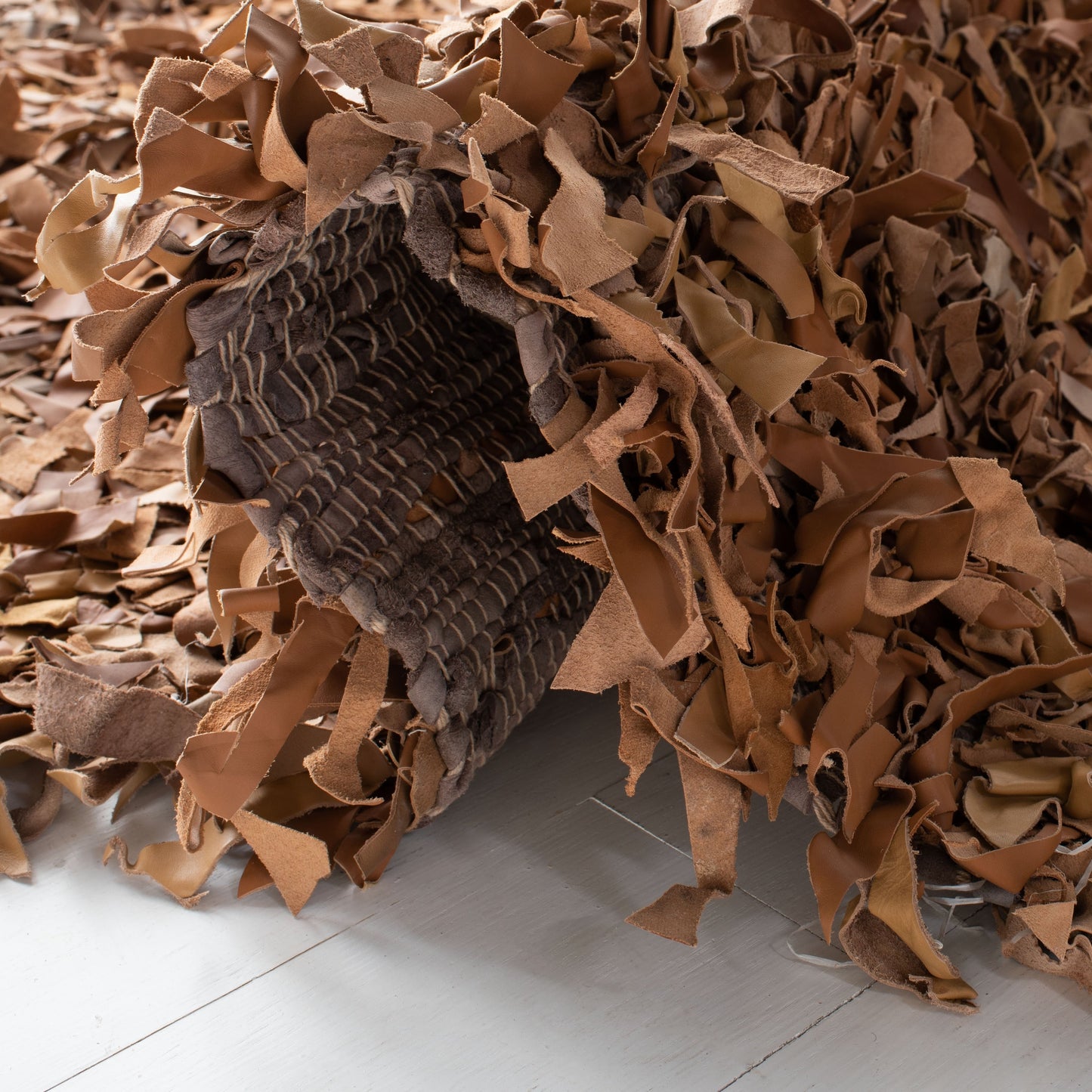 Tapis décoratif moderne en cuir fait main SAFAVIEH Shag Doinita