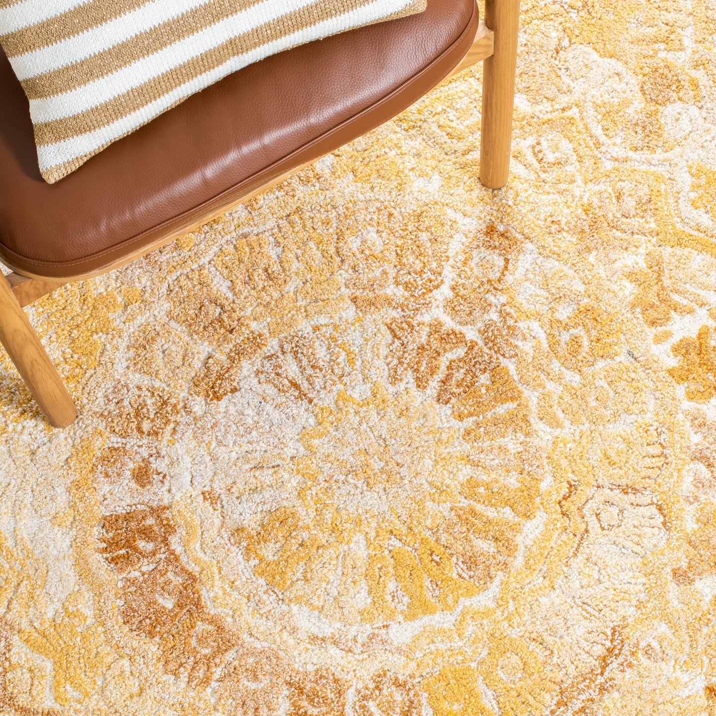 SAFAVIEH Tapis en laine à médaillon moderne Carlijn fait à la main