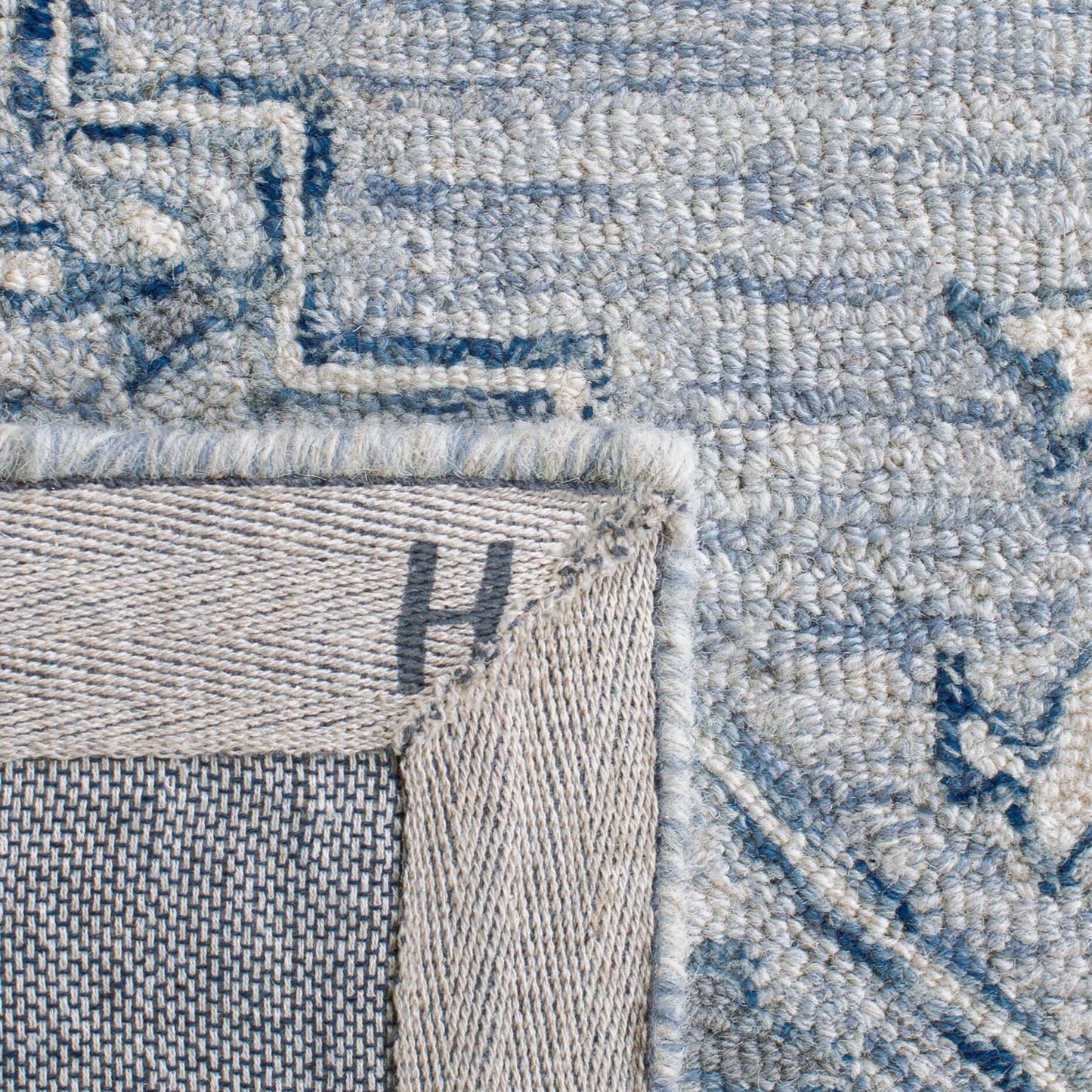 Tapis en laine Torbjorg fait main en micro-boucles SAFAVIEH