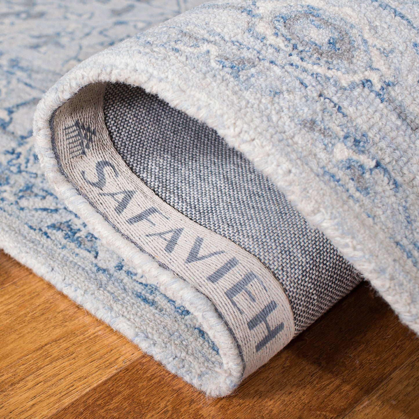 Tapis en laine Torbjorg fait main en micro-boucles SAFAVIEH