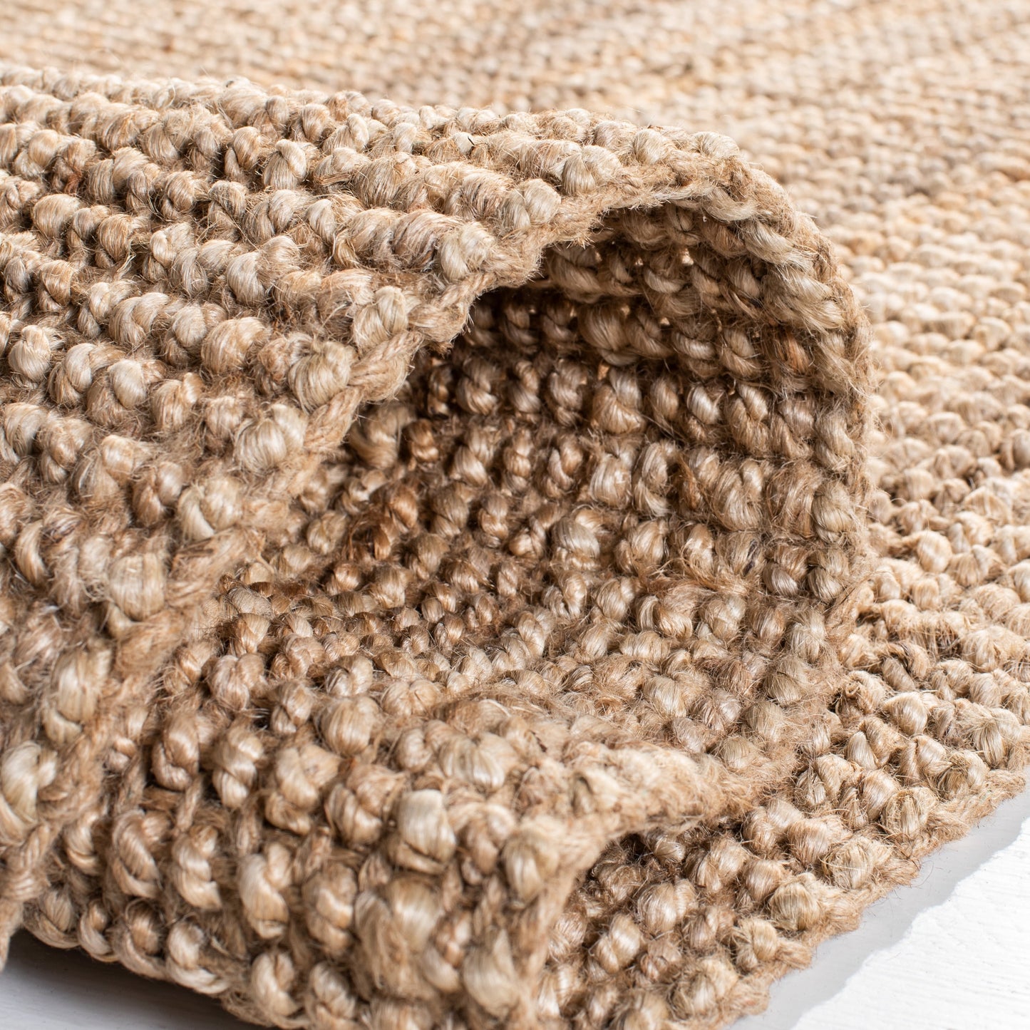 Tapis Mirnesa en jute fait main en fibre naturelle avec franges SAFAVIEH