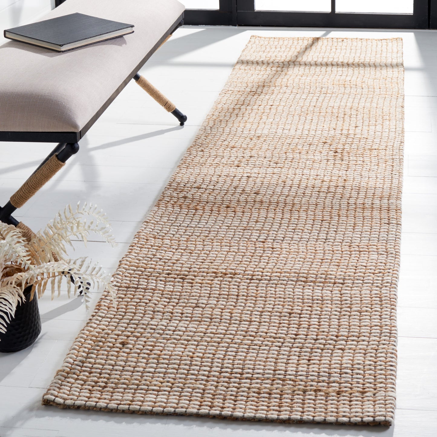 Tapis fait main en fibre naturelle Yareli en jute et laine SAFAVIEH.