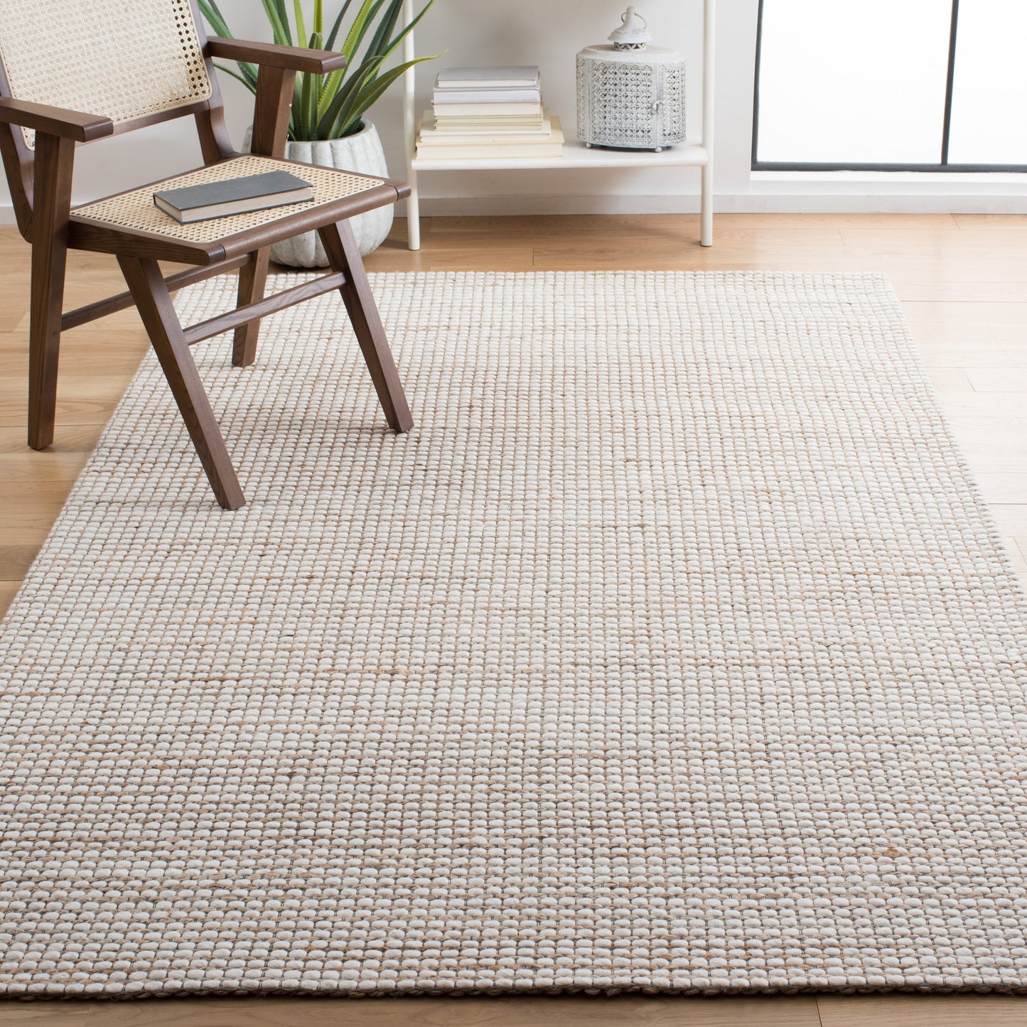 Tapis fait main en fibre naturelle Yareli en jute et laine SAFAVIEH.