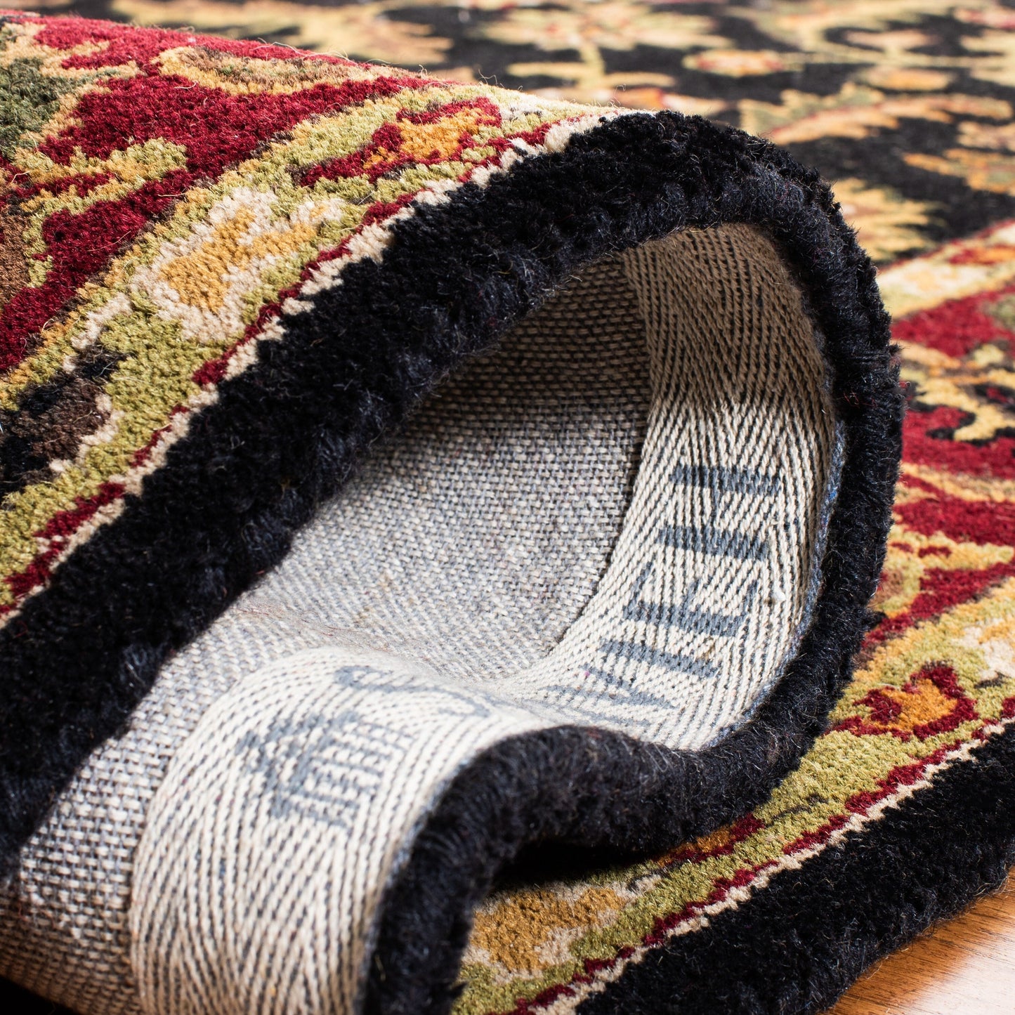 Tapis traditionnel en laine touffeté à la main SAFAVIEH Heritage Dani