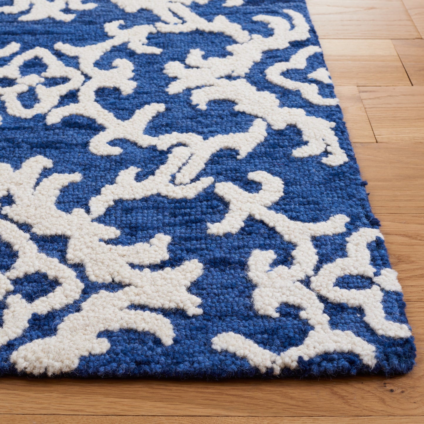 SAFAVIEH, Tapis en laine floral moderne Vesela fait main