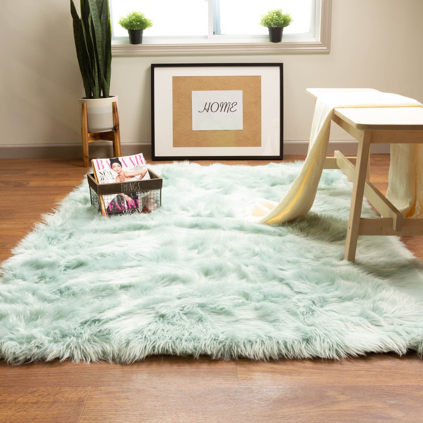 Tapis en fausse fourrure de mouton Silver Orchid Parrott
