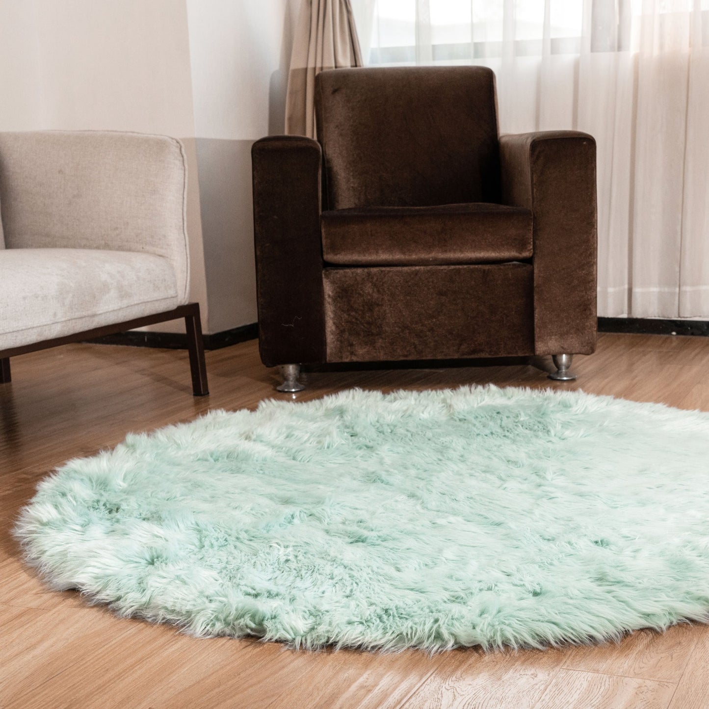 Tapis en fausse fourrure de mouton Silver Orchid Parrott