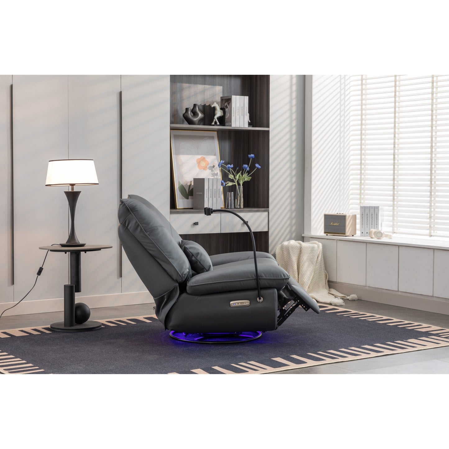 Fauteuil inclinable pivotant et électrique avec haut-parleurs Bluetooth, support de téléphone, ports de chargement USB et Type-C, rangement dissimulé dans les accoudoirs