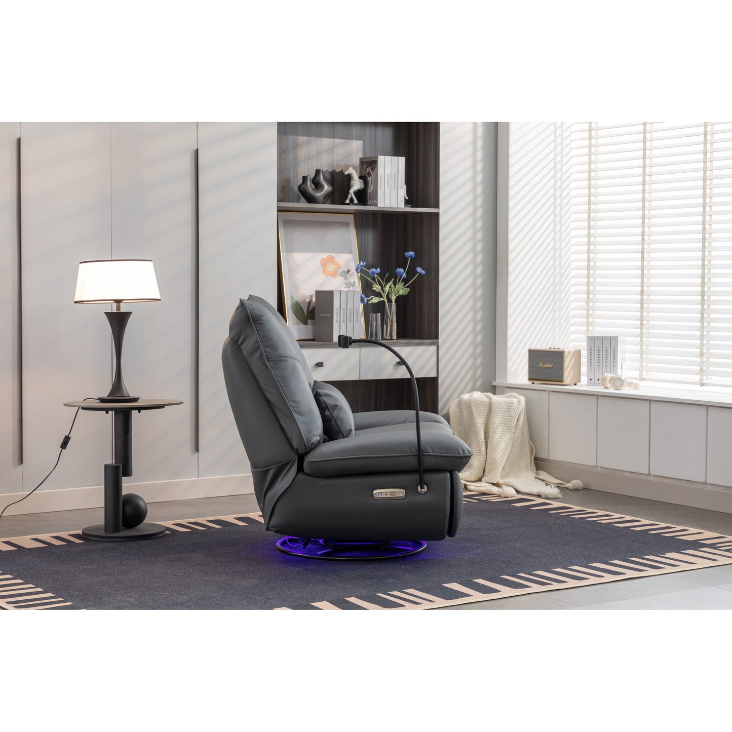 Fauteuil inclinable pivotant et électrique avec haut-parleurs Bluetooth, support de téléphone, ports de chargement USB et Type-C, rangement dissimulé dans les accoudoirs