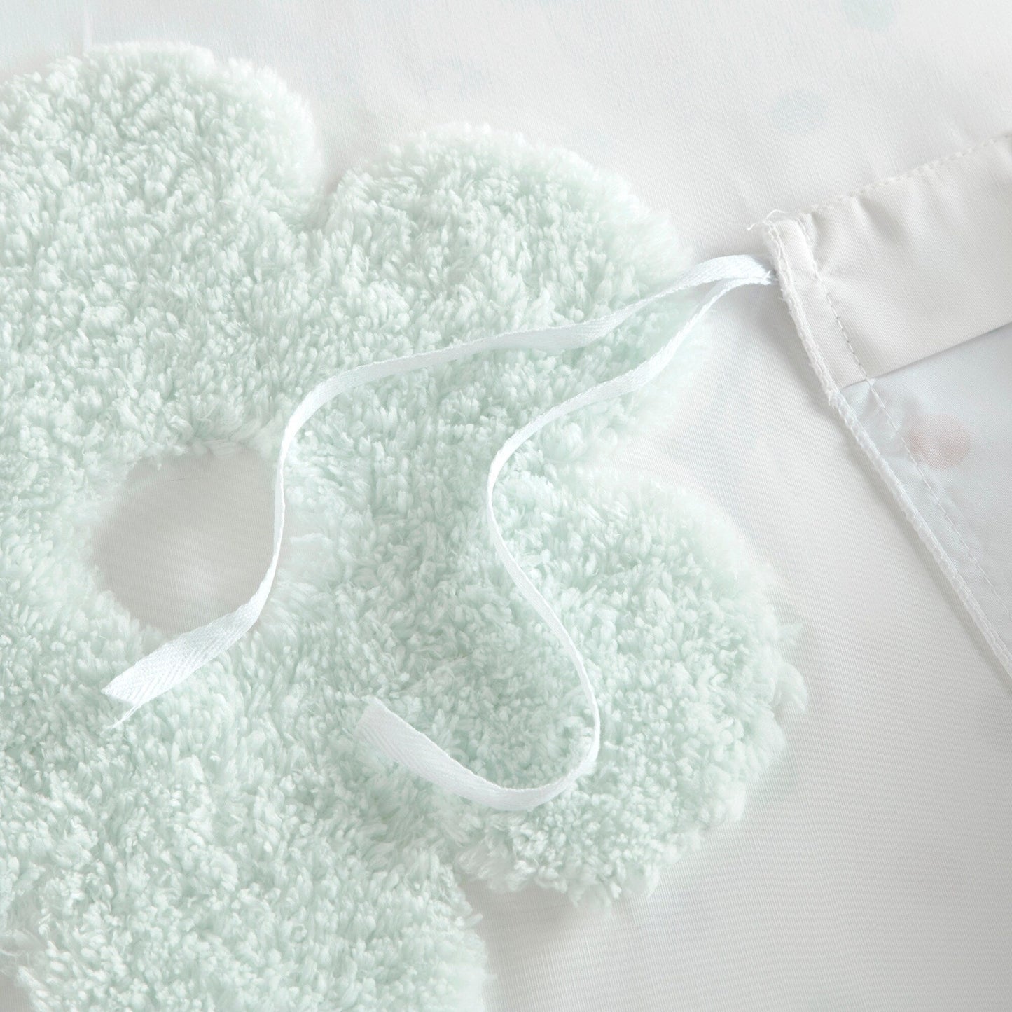 Parure de lit réversible en chenille touffetée à motif floral Madeline pour enfants de conception intelligente