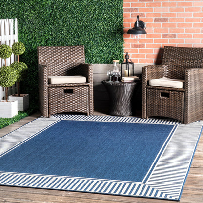 Tapis d'intérieur/extérieur classique à bordures Nuloom Leah